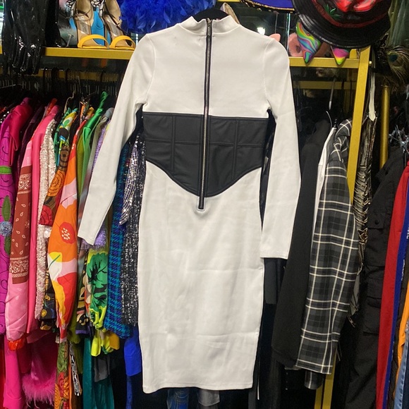 Manièr De Voir White Ribbed Mockneck Long Sleeve Bodycon Dress w/Leather Corset - Picture 5 of 6